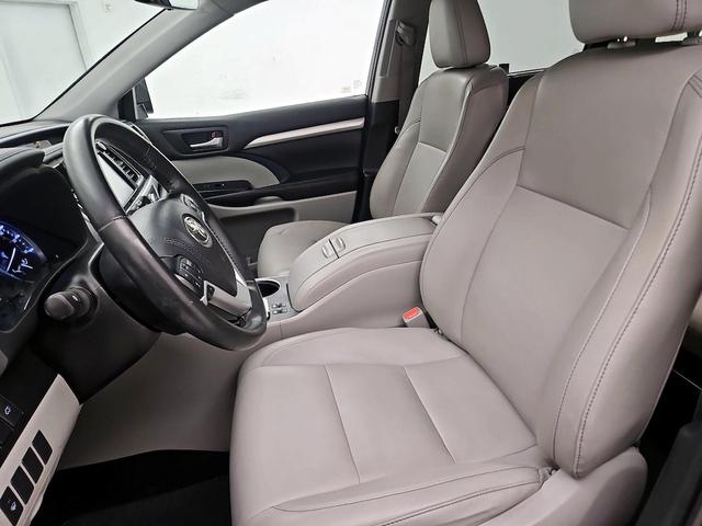 Photo of 2019 Black Toyota Highlander