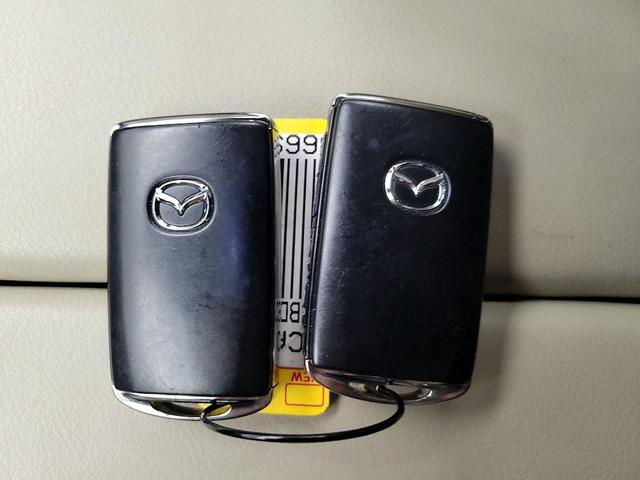 Photo of 2022 White Mazda CX-9