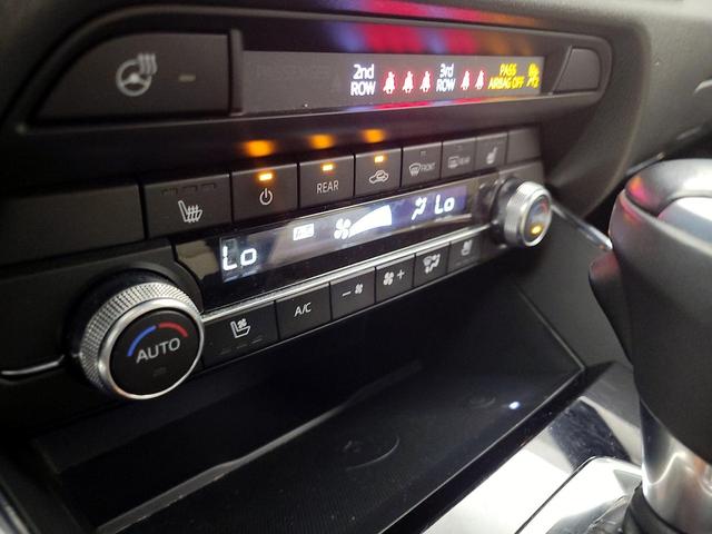 Photo of 2022 White Mazda CX-9