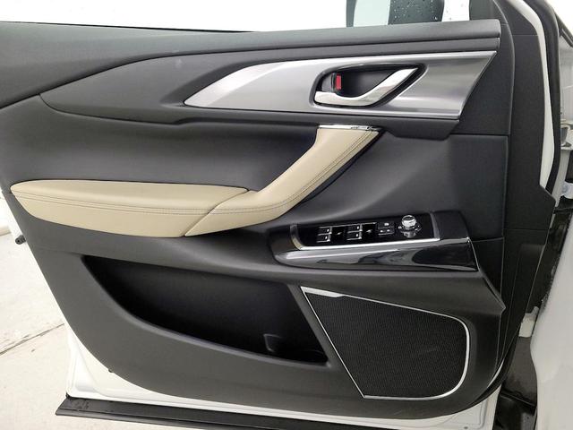 Photo of 2022 White Mazda CX-9