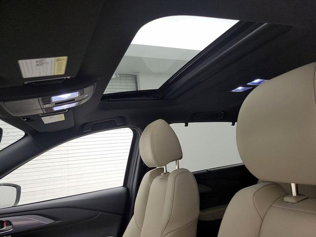 Photo of 2022 White Mazda CX-9