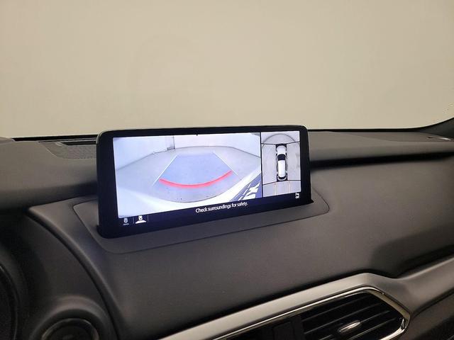 Photo of 2022 White Mazda CX-9