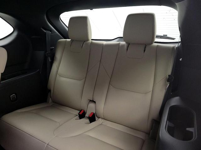 Photo of 2022 White Mazda CX-9