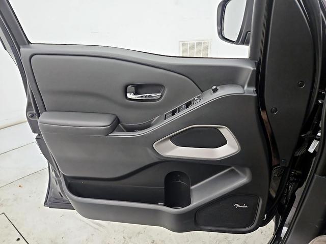 Photo of 2024 Black Nissan Frontier