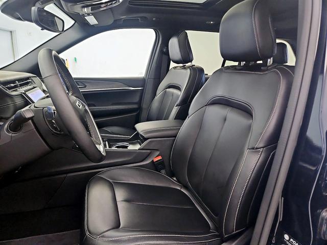 Photo of 2024 Black Jeep Grand Cherokee