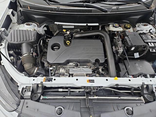 Photo of 2023 White Chevrolet Equinox