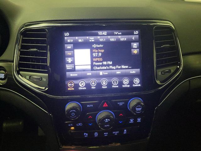 Photo of 2020 Blue Jeep Grand Cherokee