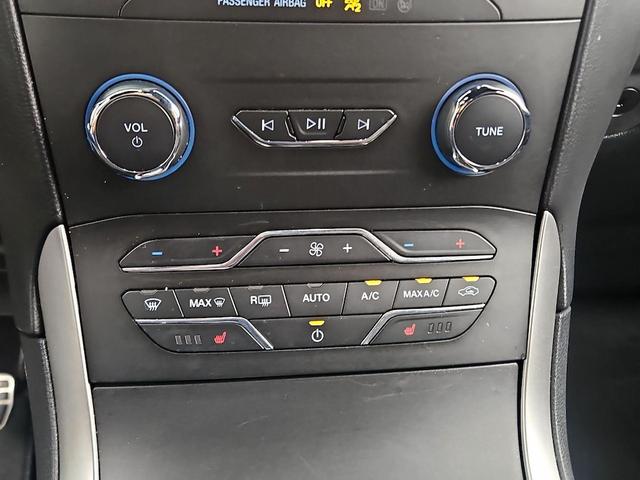 Photo of 2020 Silver Ford Edge