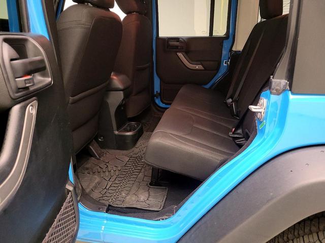 Photo of 2017 Blue Jeep Wrangler
