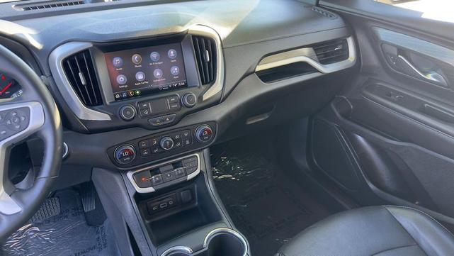 Photo of 2023 Summit White GMC Terrain
