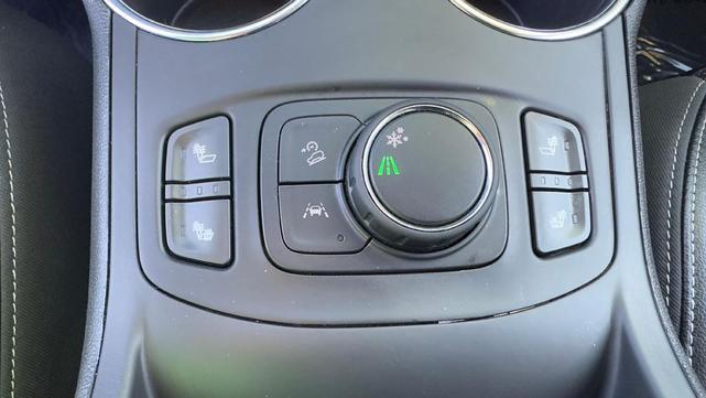 Photo of 2023 Summit White GMC Terrain