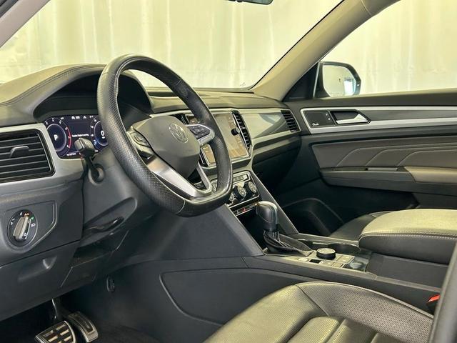 Photo of 2022 Tourmaline Blue Metallic Volkswagen Atlas