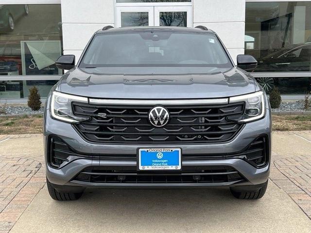 Photo of 2025 Platinum Gray Metallic Volkswagen Atlas Cross Sport