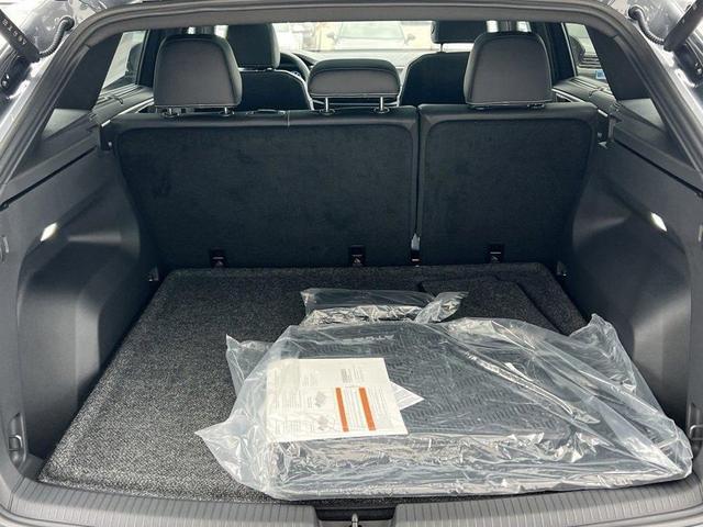 Photo of 2025 Platinum Gray Metallic Volkswagen Atlas Cross Sport