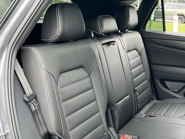 Photo of 2025 Platinum Gray Metallic Volkswagen Atlas Cross Sport
