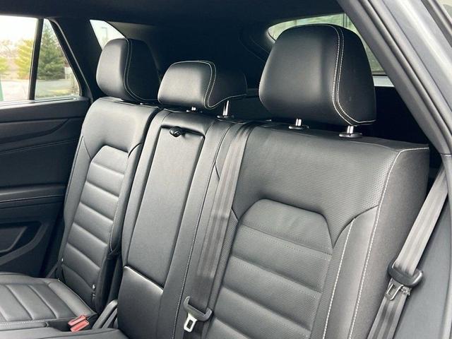 Photo of 2025 Platinum Gray Metallic Volkswagen Atlas Cross Sport
