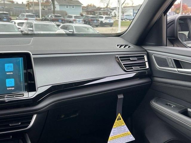 Photo of 2025 Platinum Gray Metallic Volkswagen Atlas Cross Sport