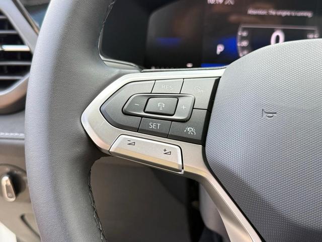 Photo of 2025 Pure White W/Black Roof Volkswagen Taos