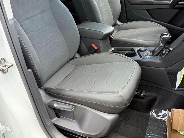 Photo of 2025 Pure White W/Black Roof Volkswagen Taos