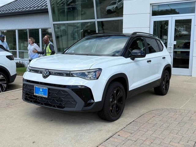 Photo of 2025 Pure White W/Black Roof Volkswagen Taos