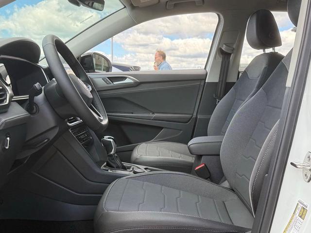 Photo of 2025 Pure White W/Black Roof Volkswagen Taos