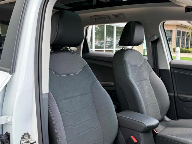 Photo of 2025 Pure White W/Black Roof Volkswagen Taos