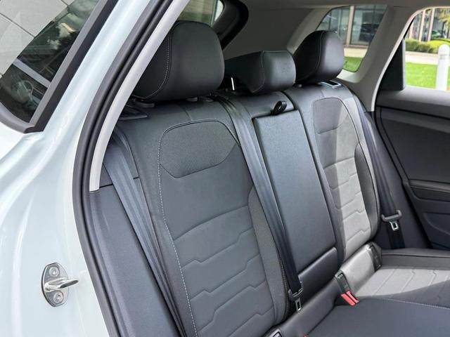 Photo of 2025 Pure White W/Black Roof Volkswagen Taos