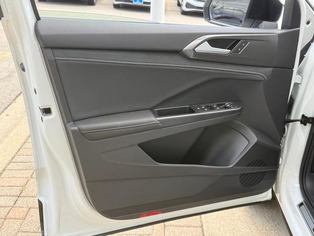 Photo of 2025 Pure White W/Black Roof Volkswagen Taos