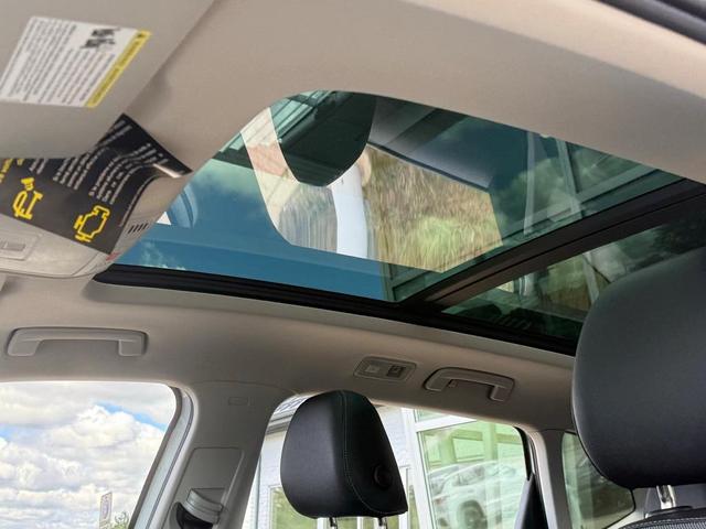 Photo of 2025 Pure White W/Black Roof Volkswagen Taos