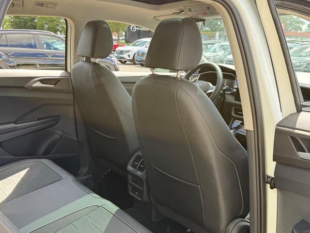 Photo of 2025 Pure White W/Black Roof Volkswagen Taos