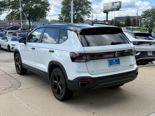 Photo of 2025 Pure White W/Black Roof Volkswagen Taos