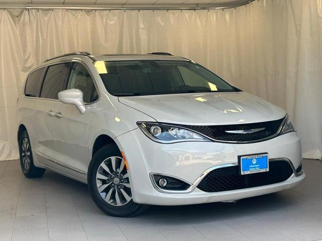Photo of 2020 Luxury White Pearlcoat Chrysler Pacifica