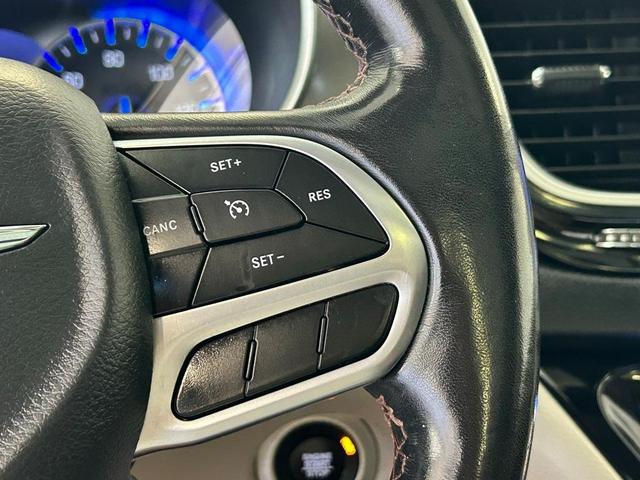 Photo of 2020 Luxury White Pearlcoat Chrysler Pacifica