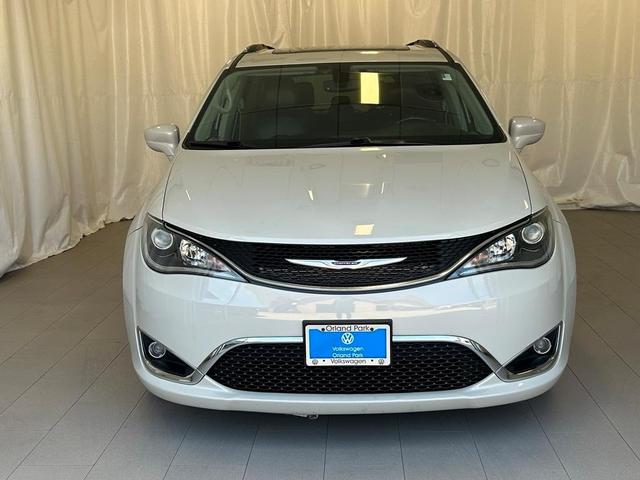 Photo of 2020 Luxury White Pearlcoat Chrysler Pacifica