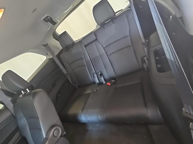 Photo of 2022 Black Honda Pilot