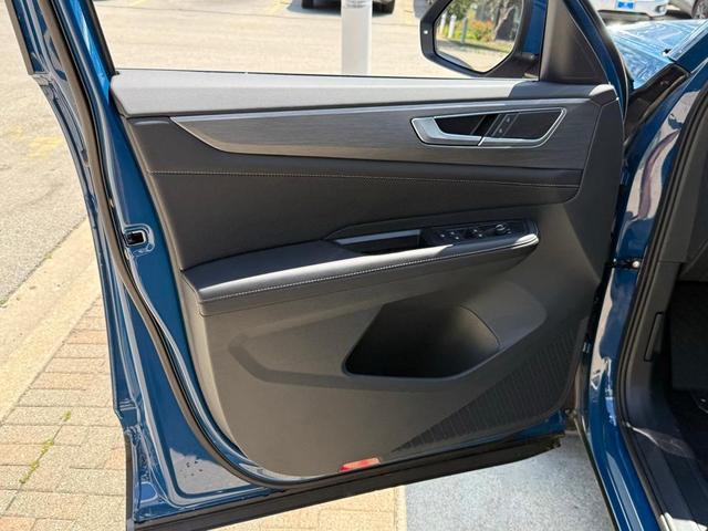 Photo of 2025 Mountain  Lake Blue Volkswagen Atlas Cross Sport