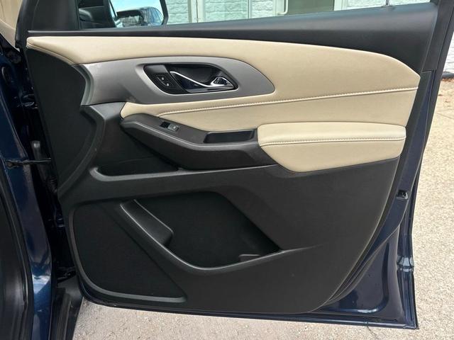 Photo of 2022 Northsky Blue Metallic Chevrolet Traverse