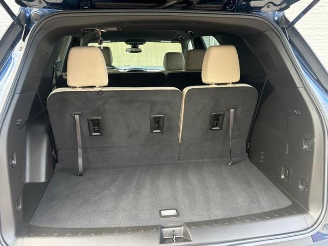 Photo of 2022 Northsky Blue Metallic Chevrolet Traverse