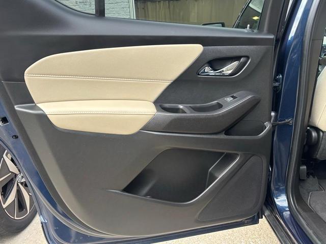 Photo of 2022 Northsky Blue Metallic Chevrolet Traverse