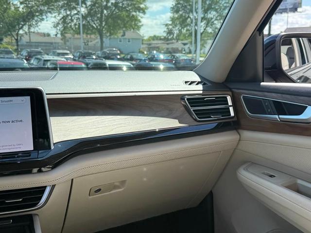 Photo of 2025 Deep Black Pearl Effect Volkswagen Atlas