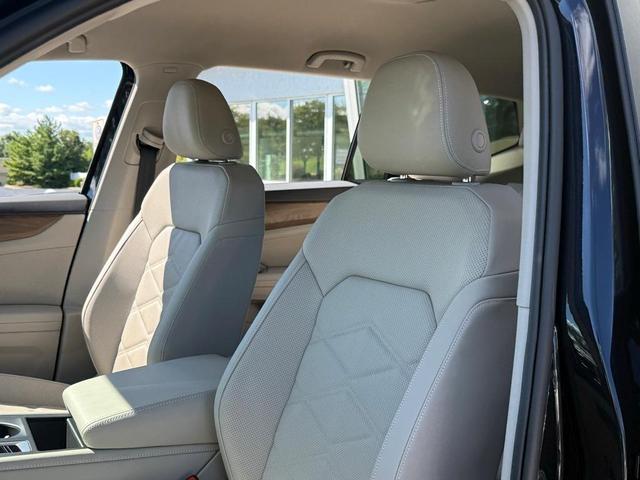 Photo of 2025 Deep Black Pearl Effect Volkswagen Atlas