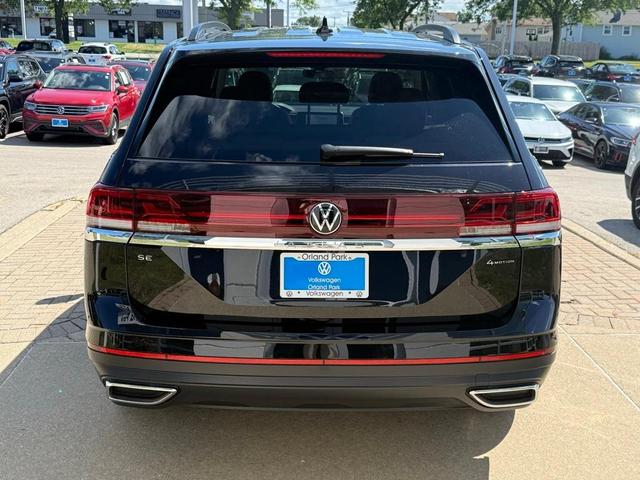 Photo of 2025 Deep Black Pearl Effect Volkswagen Atlas