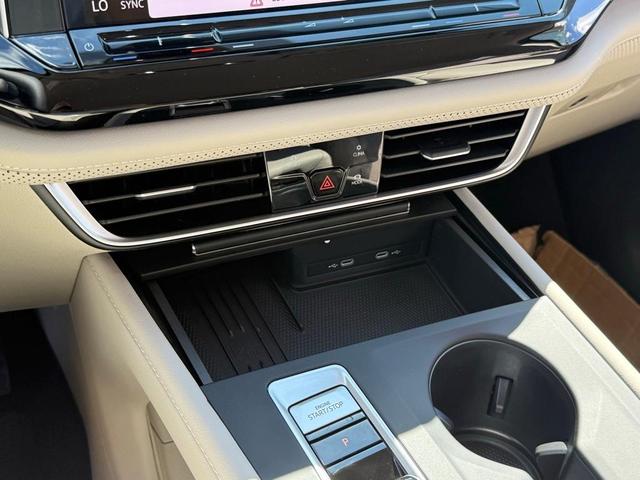 Photo of 2025 Deep Black Pearl Effect Volkswagen Atlas
