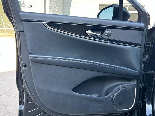 Photo of 2022 Infinite Black Metallic Lincoln Nautilus