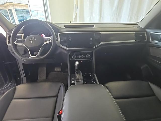 Photo of 2023 Deep Black Pearl Effect Volkswagen Atlas