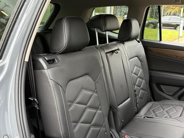 Photo of 2025 Pure Gray Volkswagen Atlas