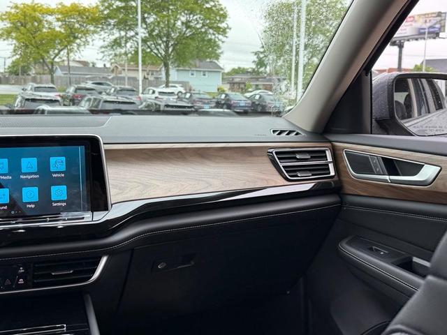 Photo of 2025 Pure Gray Volkswagen Atlas