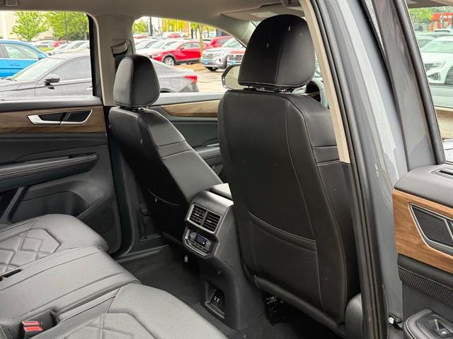 Photo of 2025 Pure Gray Volkswagen Atlas