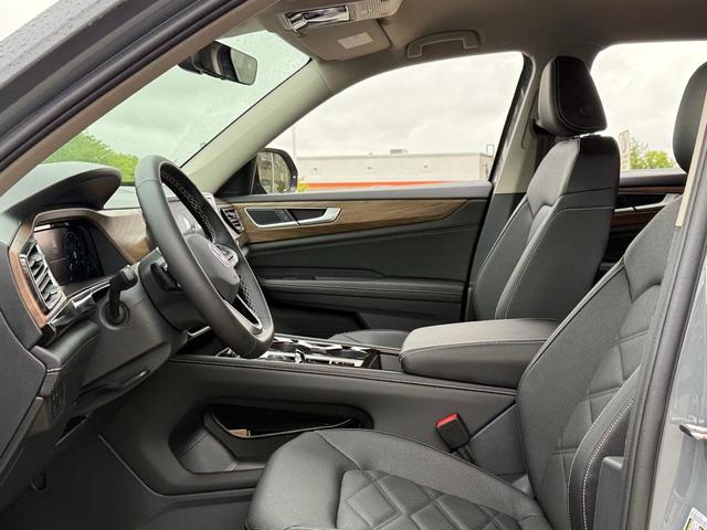 Photo of 2025 Pure Gray Volkswagen Atlas