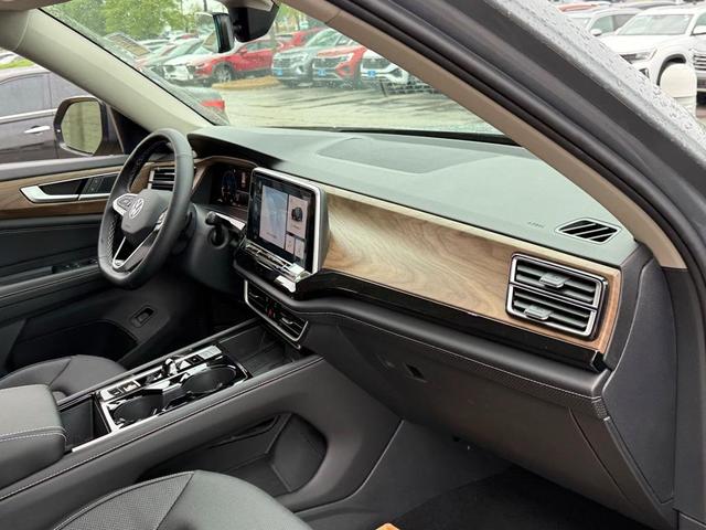 Photo of 2025 Pure Gray Volkswagen Atlas